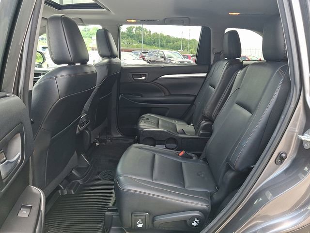 Used 2018 Toyota Highlander XLE AWD/4WD image 24