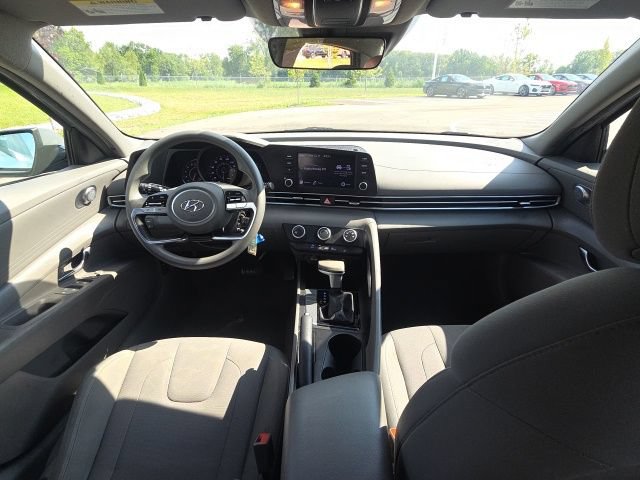 Used 2021 Hyundai Elantra SE FWD image 14