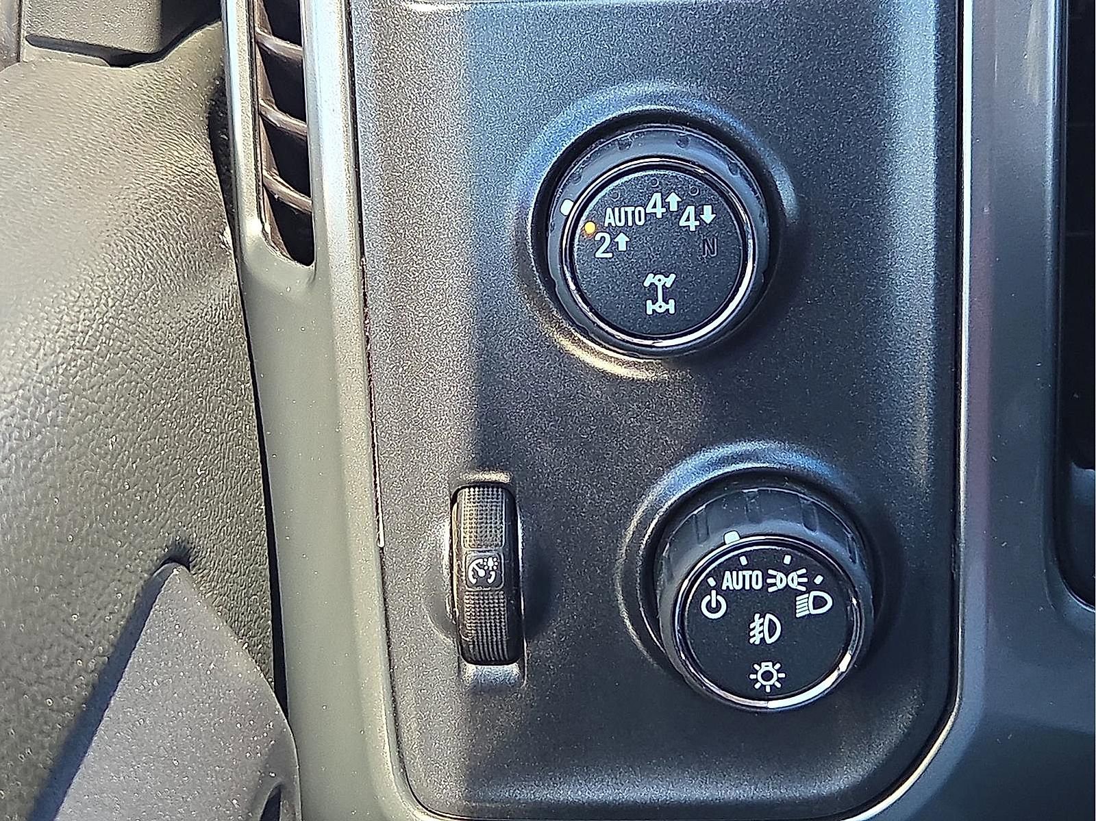 Used 2018 Chevrolet Silverado 1500 LT w/ Texas Edition image 19