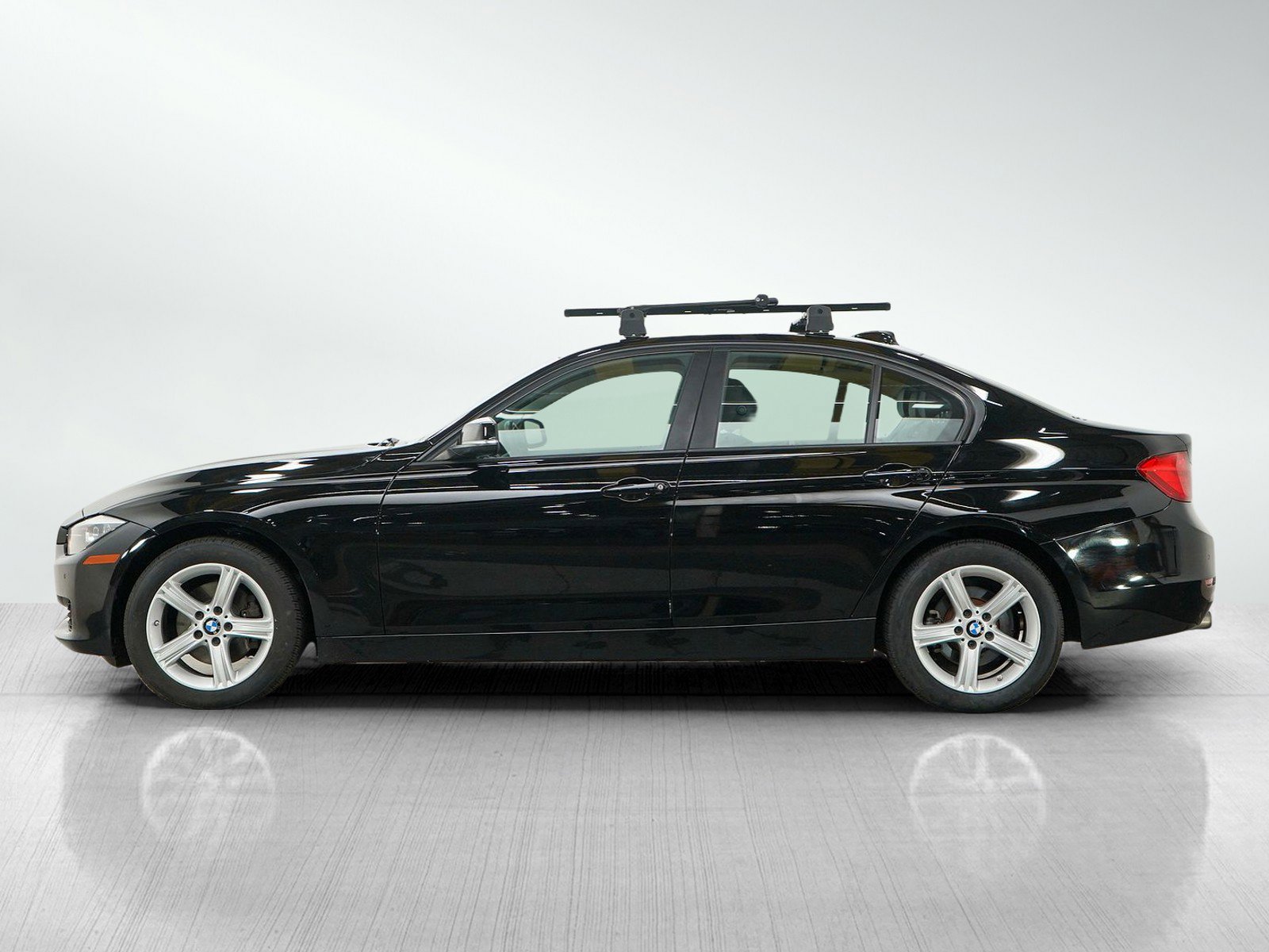 Used 2015 BMW 328i xDrive Sedan AWD/4WD image 2