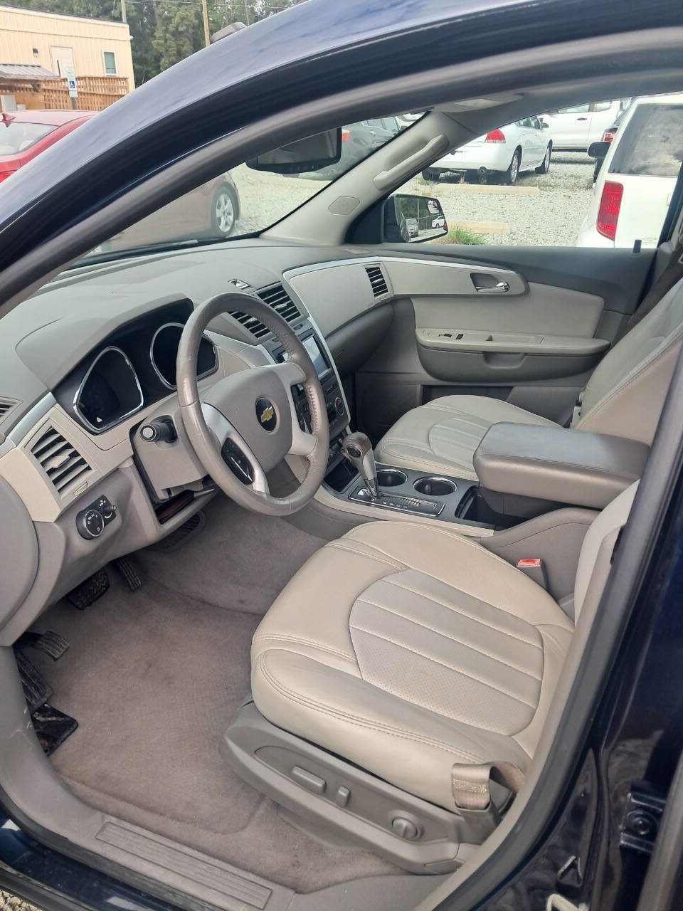 Used 2011 Chevrolet Traverse LT w/ Personal Connectivity Package AWD/4WD image 2