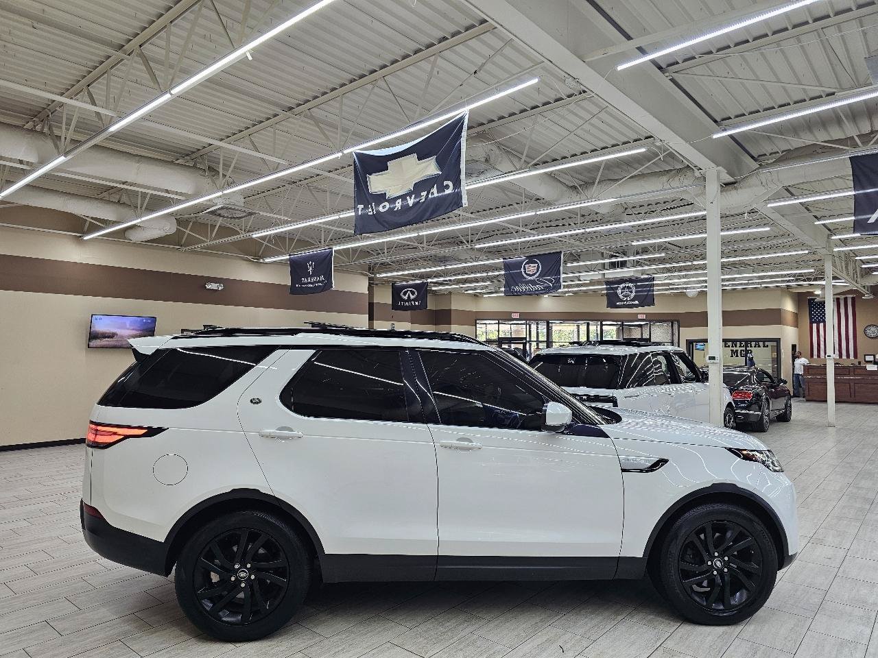 Used 2018 Land Rover Discovery HSE AWD/4WD image 5