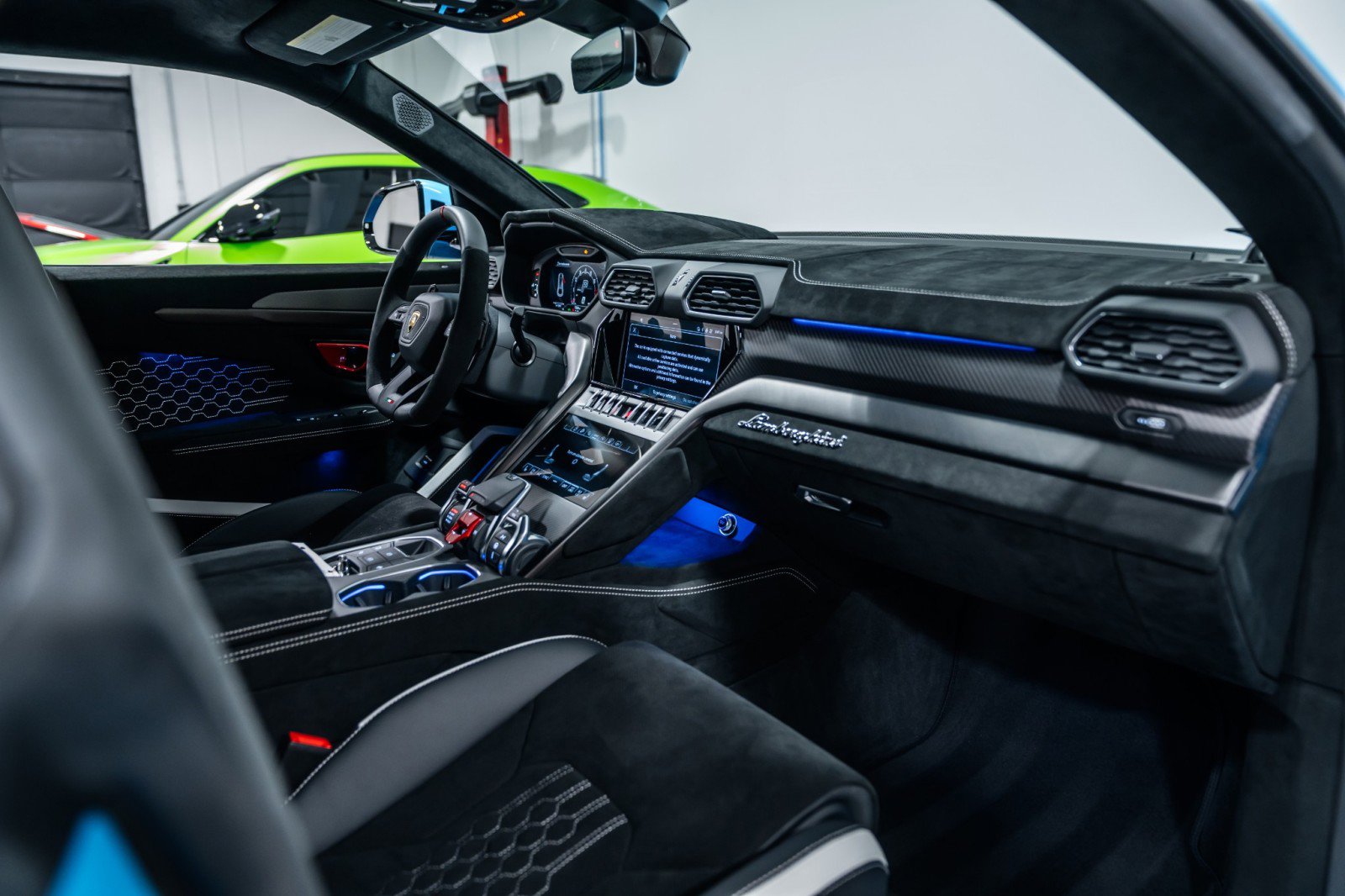 Used 2024 Lamborghini Urus Performante image 12