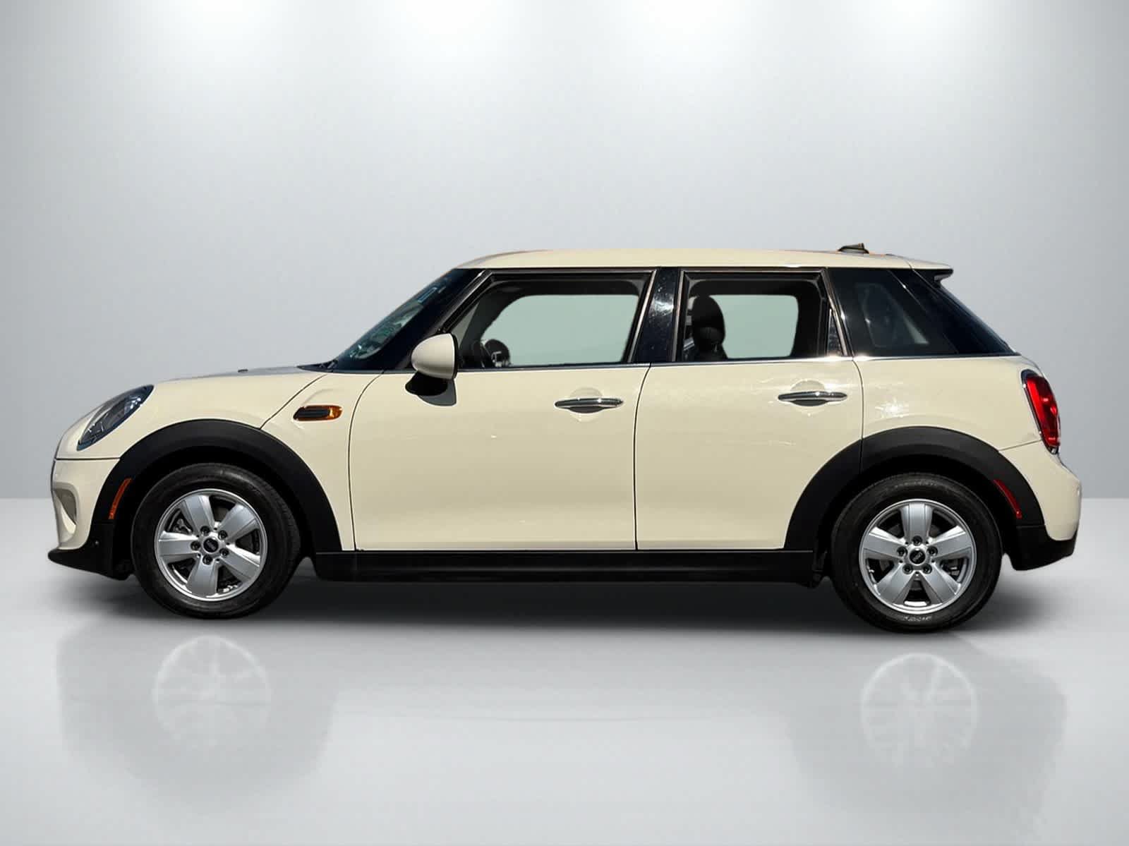 Used 2018 MINI Cooper 4-Door Hardtop FWD image 2