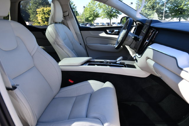 Certified 2026 Volvo XC60 B5 Ultra AWD/4WD image 32