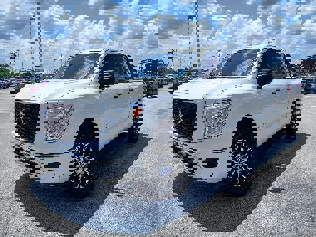 Used 2022 Nissan Titan SV w/ SV Convenience Package