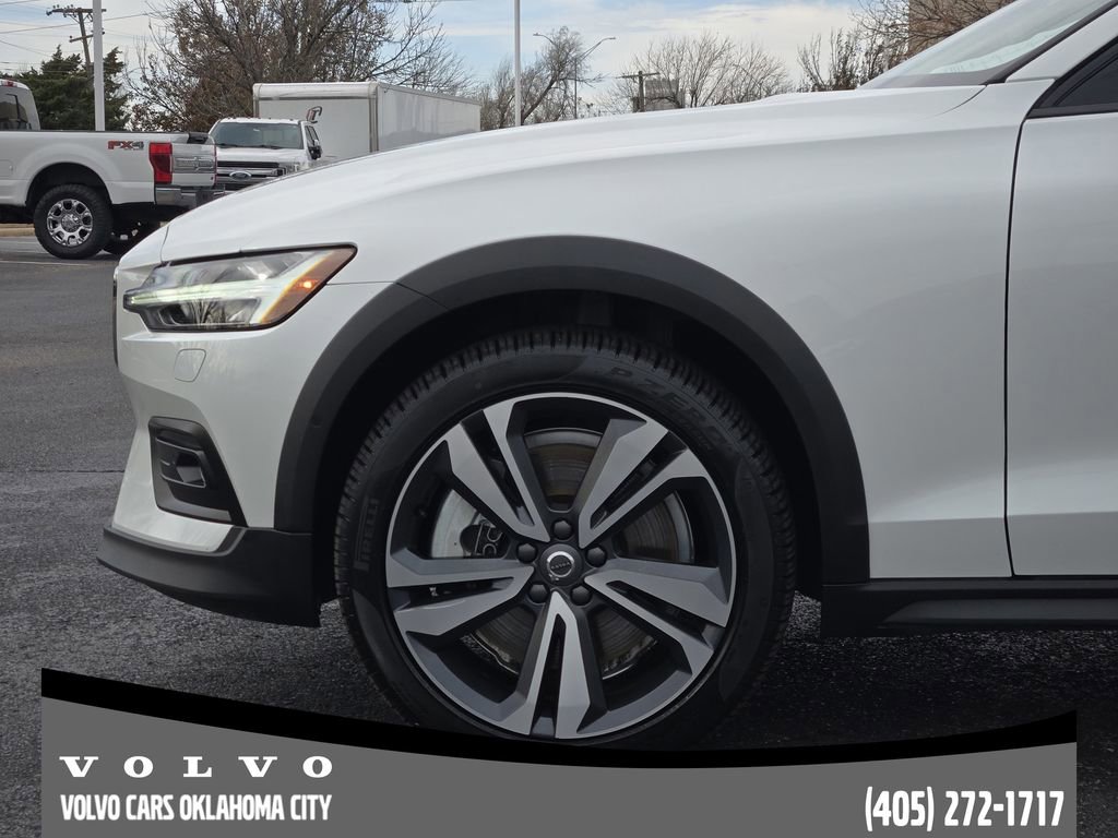 Certified 2025 Volvo V60 B5 Cross Country Plus image 6