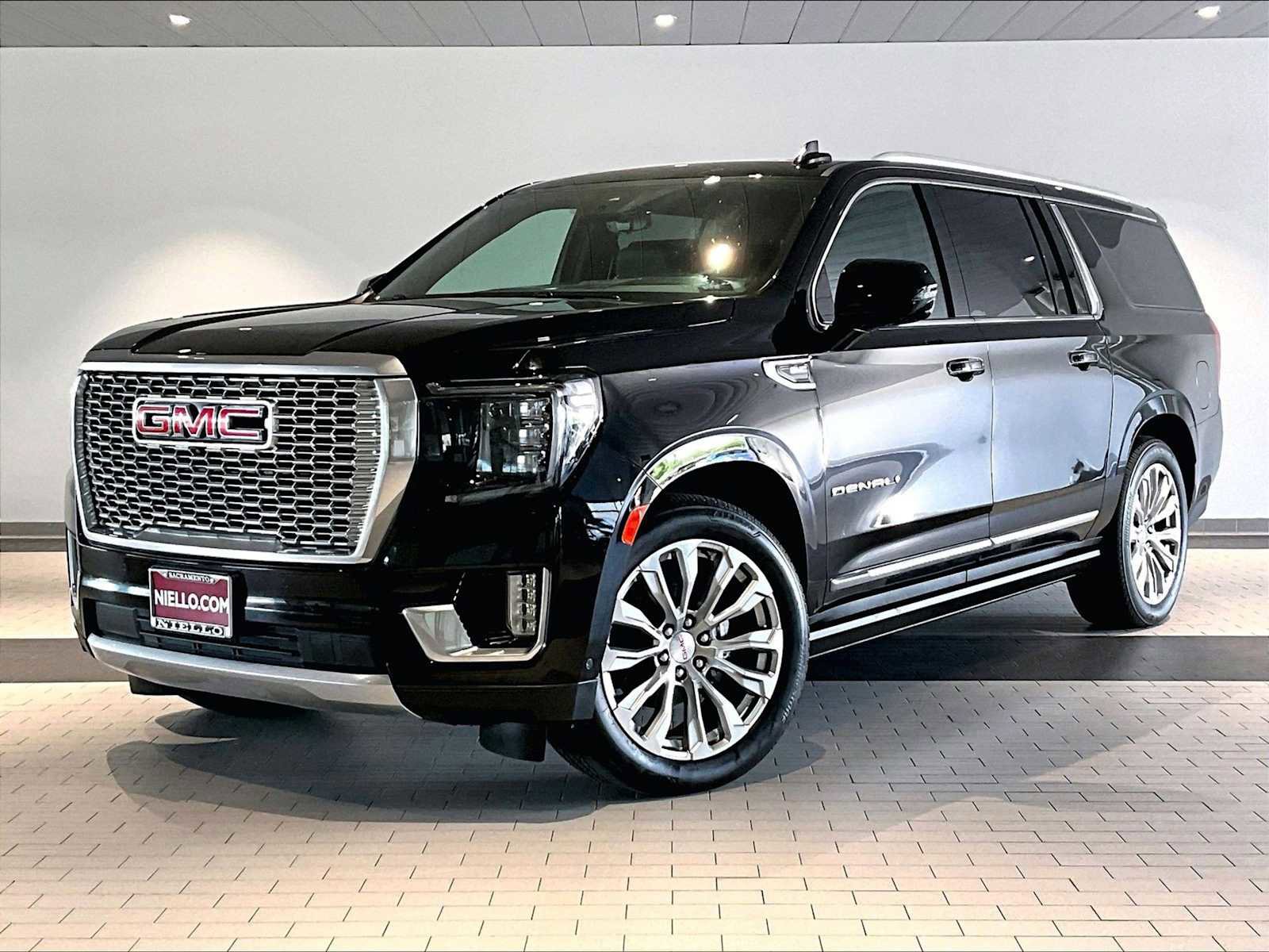 Used 2024 GMC Yukon XL Denali w/ Denali Reserve Package image 1