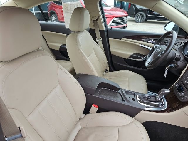 Used 2011 Buick Regal CXL image 28