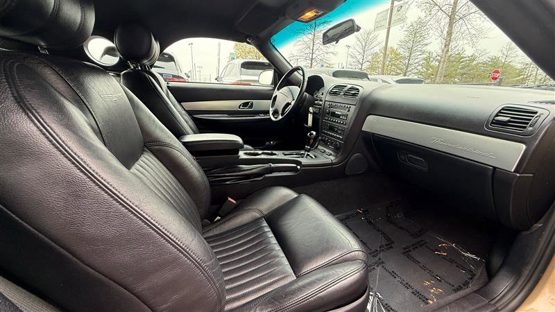 Used 2005 Ford Thunderbird image 26