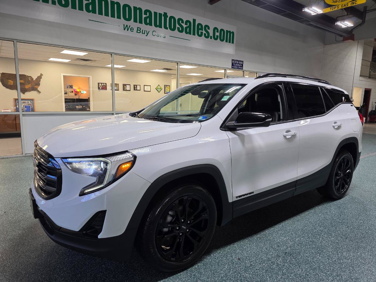 Used 2020 GMC Terrain SLT w/ Preferred Package AWD/4WD image 2