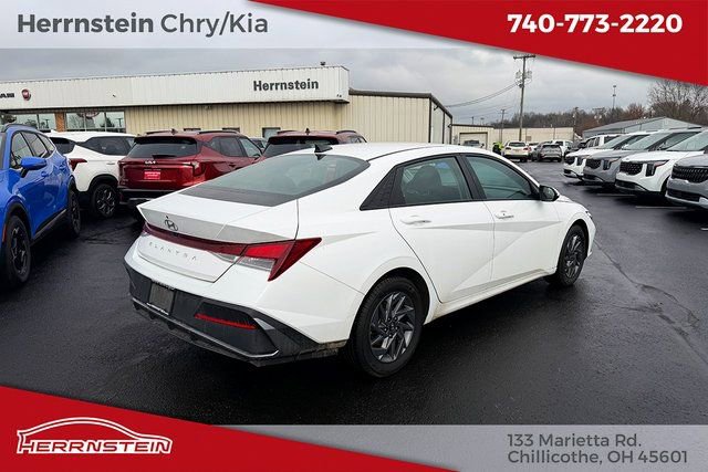 Used 2024 Hyundai Elantra SEL image 29