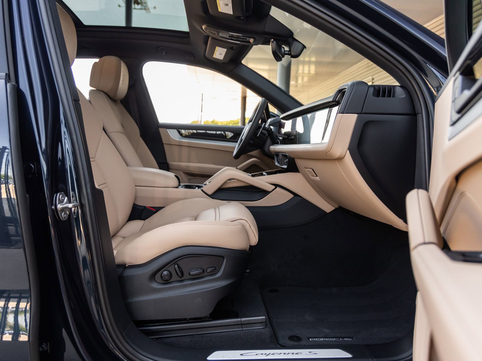 Certified 2025 Porsche Cayenne S AWD/4WD image 42