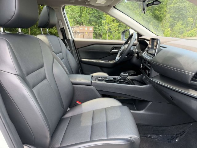 Used 2023 Nissan Rogue SV w/ SV Premium B Package AWD/4WD image 12