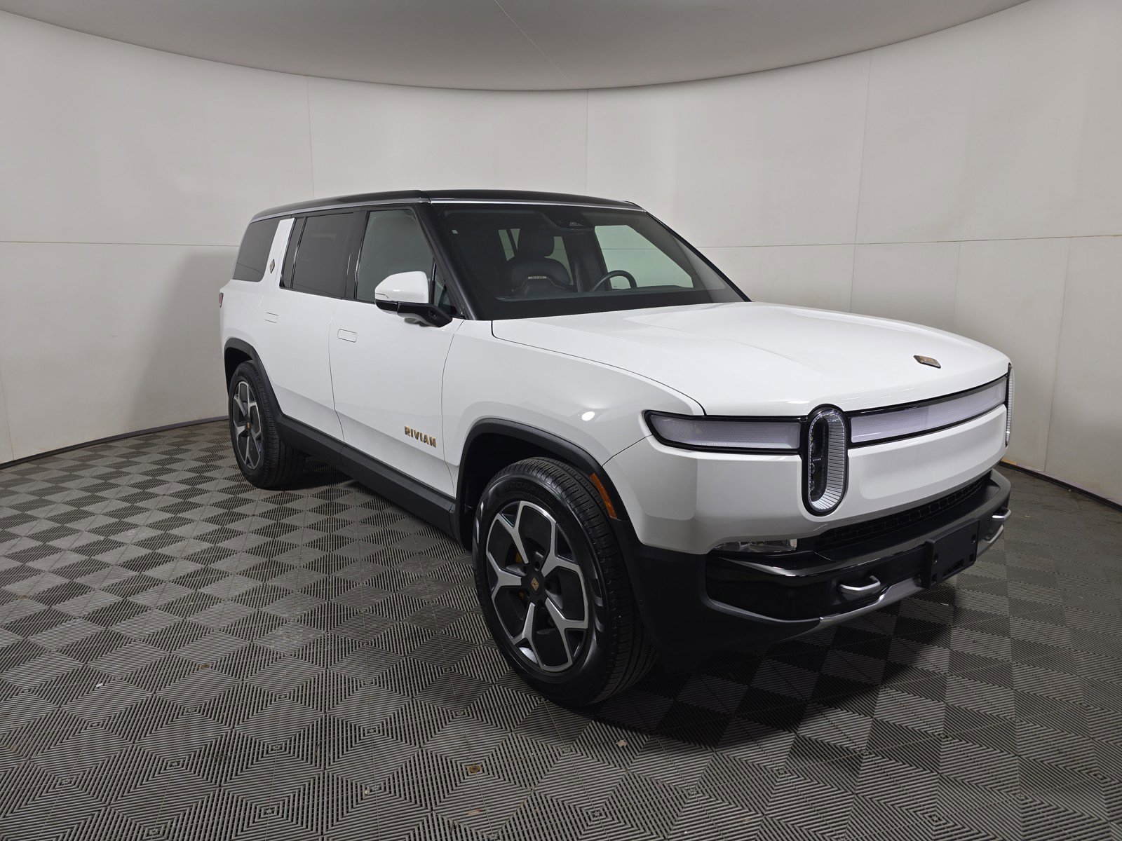 Used 2024 Rivian R1S Adventure AWD/4WD image 7