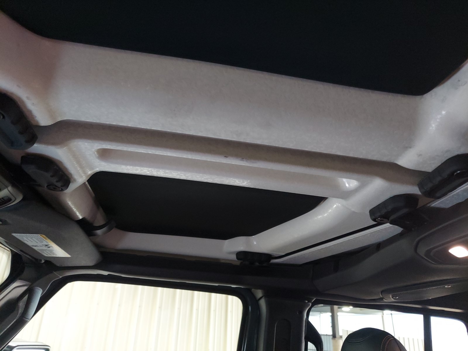 Used 2025 Jeep Gladiator Mojave w/ Steel Bumper Group AWD/4WD image 18