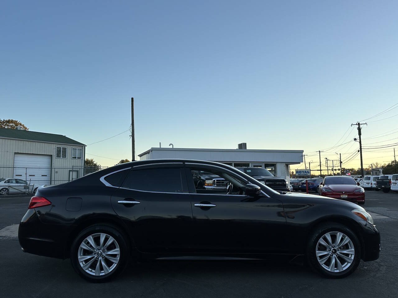 Used 2011 INFINITI M37 x w/ Deluxe Touring Pkg AWD/4WD image 6