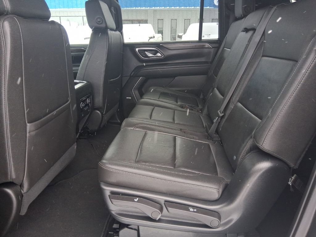 Used 2023 Chevrolet Suburban LT image 18