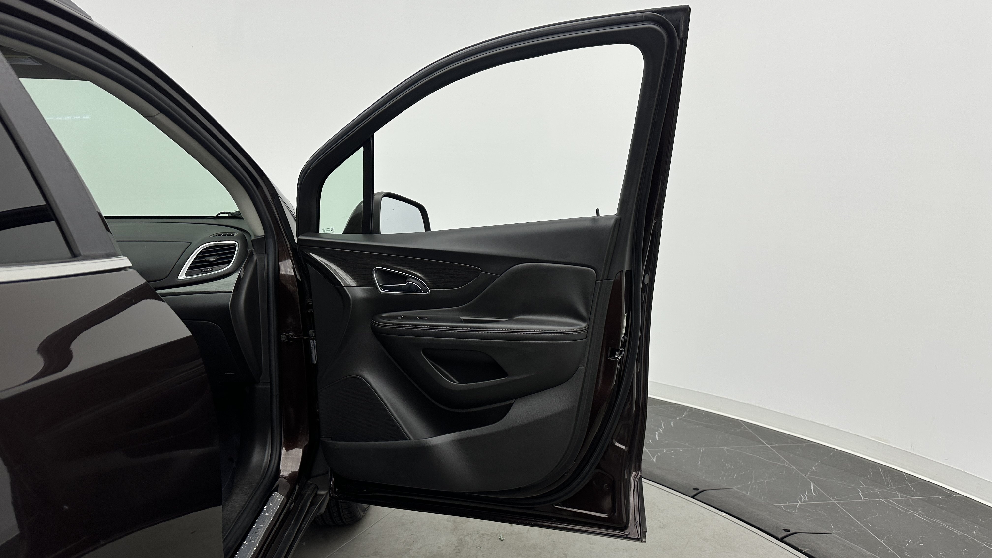 Used 2016 Buick Encore FWD image 33