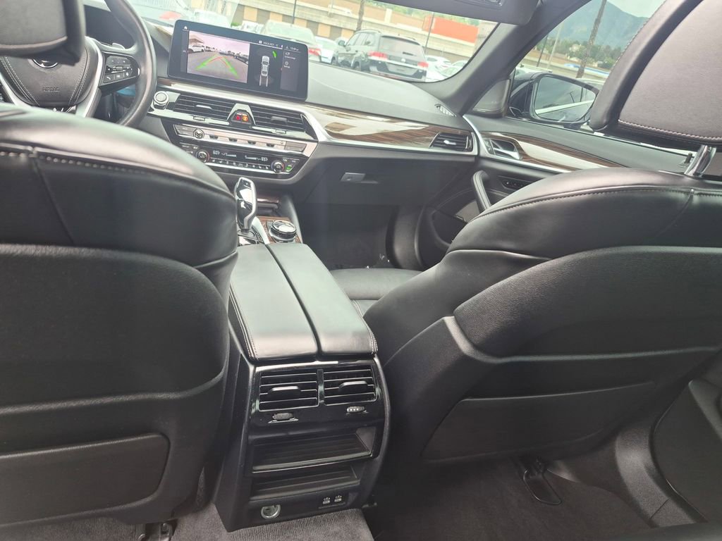 Used 2021 BMW 540i xDrive w/ Executive Package image 32