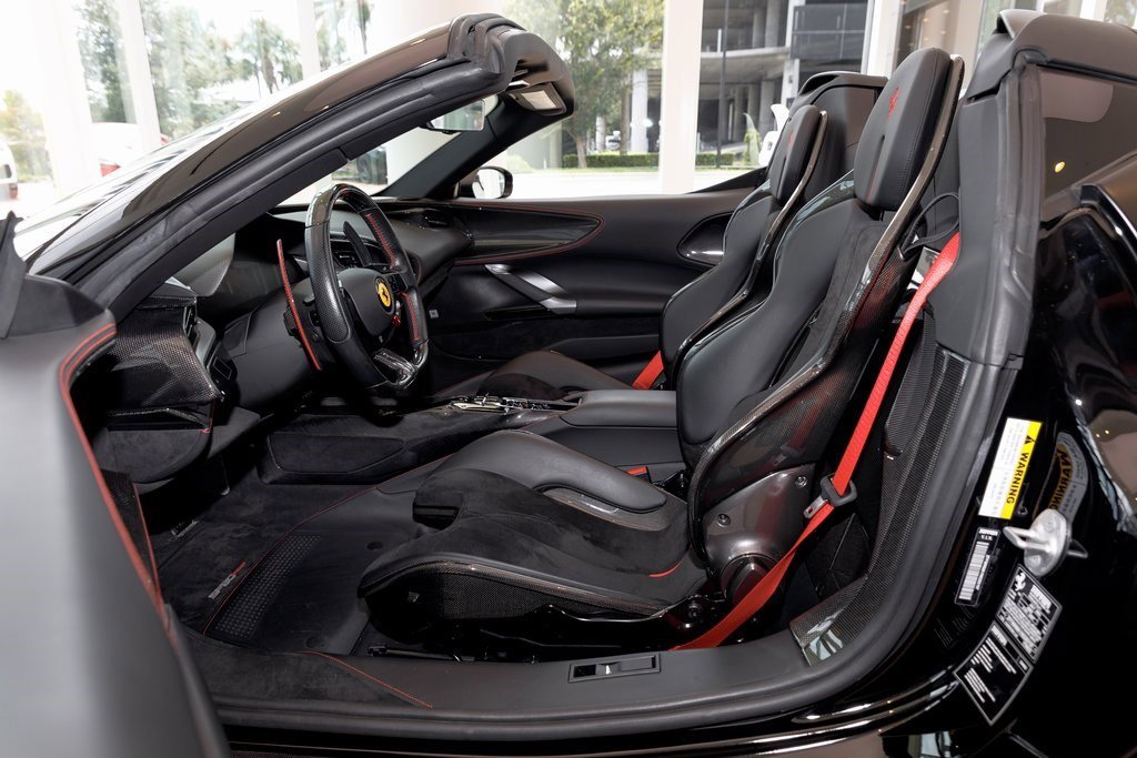 Used 2022 Ferrari SF90 Spider image 14