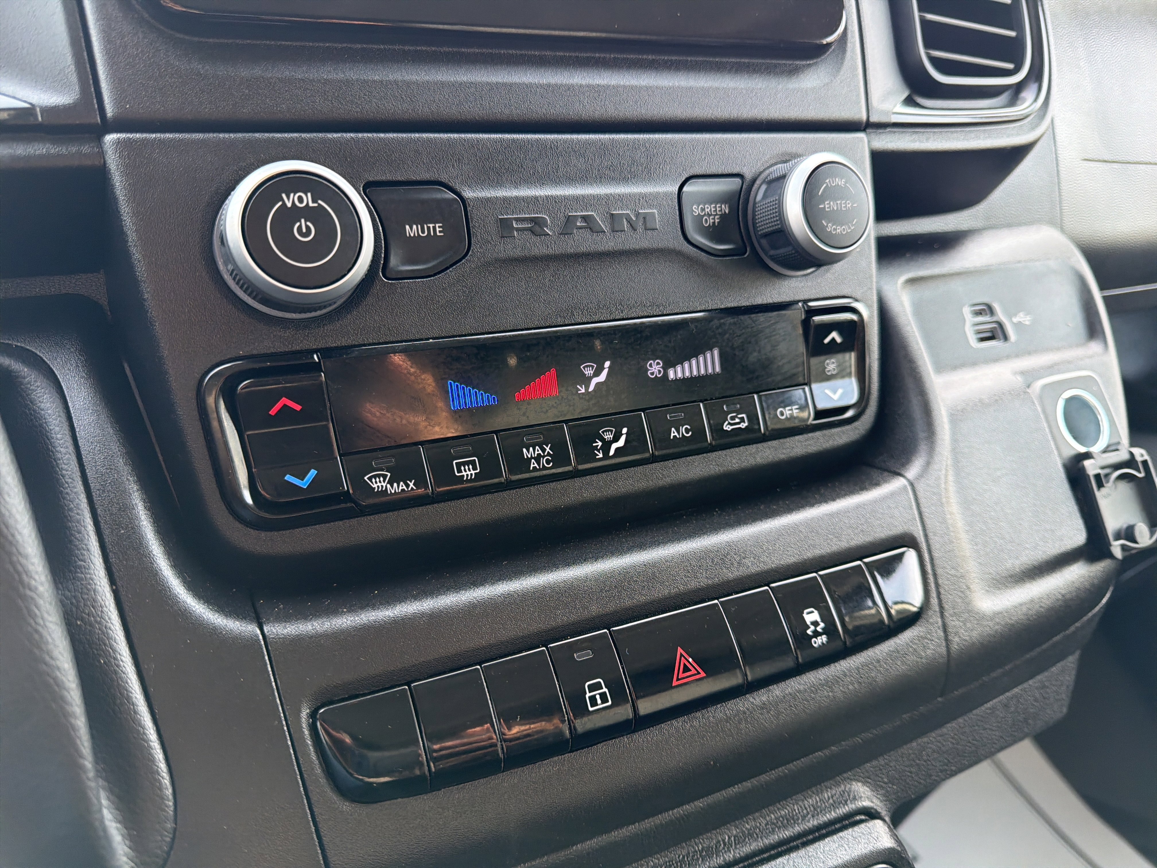 Used 2024 RAM ProMaster 2500 image 19