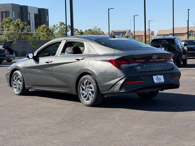 Used 2024 Hyundai Elantra SEL FWD image 3