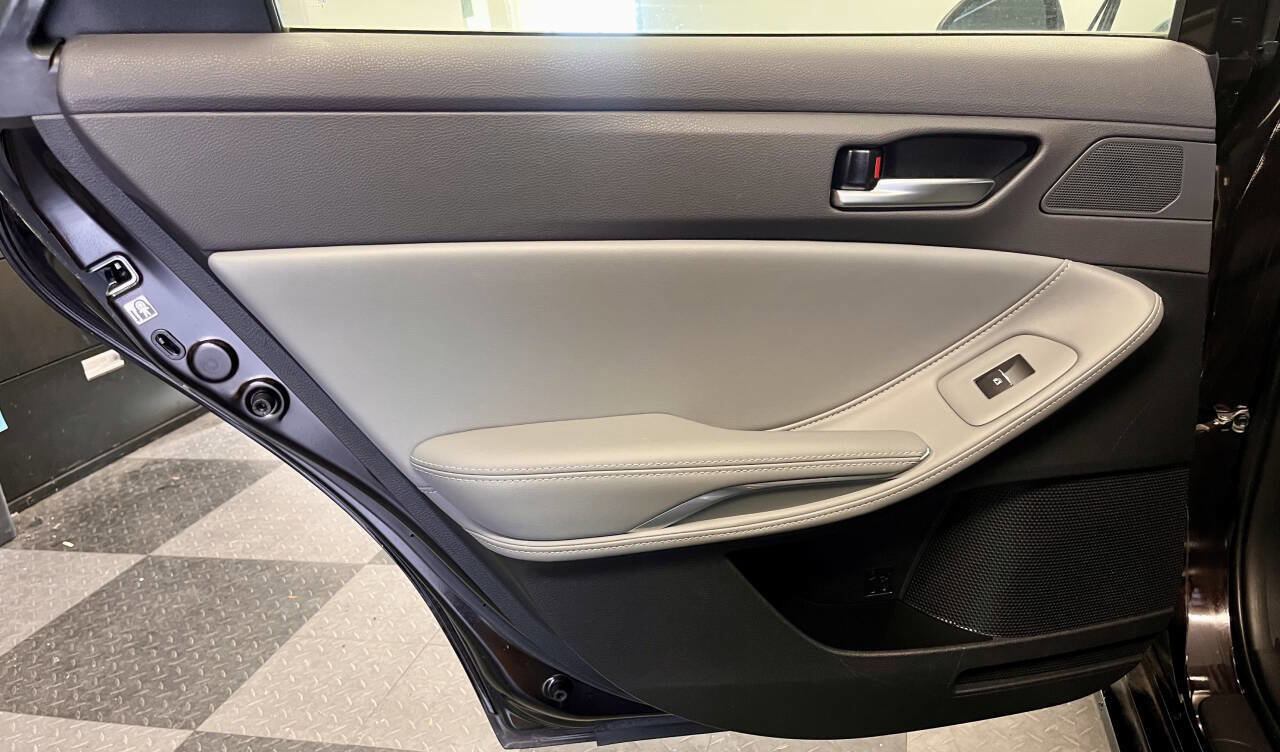 Used 2019 Toyota Avalon XLE w/ Moonroof Package image 17