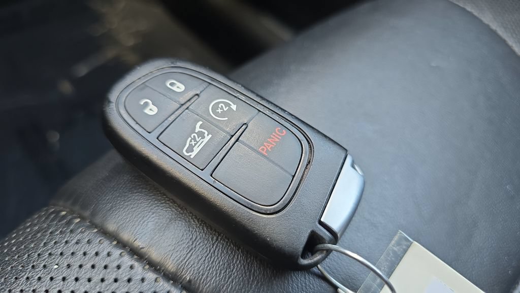 Used 2019 Jeep Cherokee Limited FWD image 30