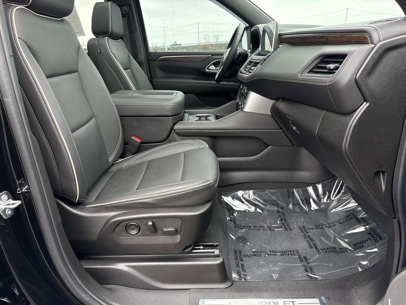 Used 2024 Chevrolet Suburban Premier image 18