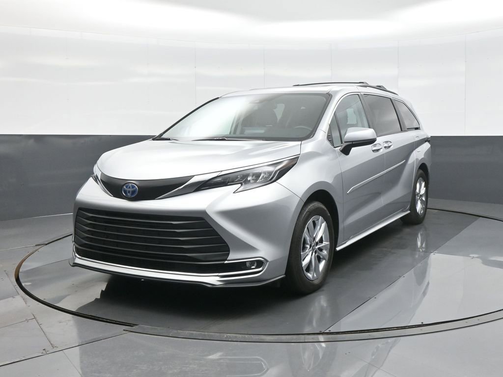 Certified 2024 Toyota Sienna XLE w/ XLE Plus Package image 5