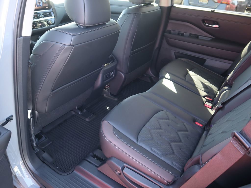 New 2026 Nissan Pathfinder Platinum w/ Cargo Package FWD image 11