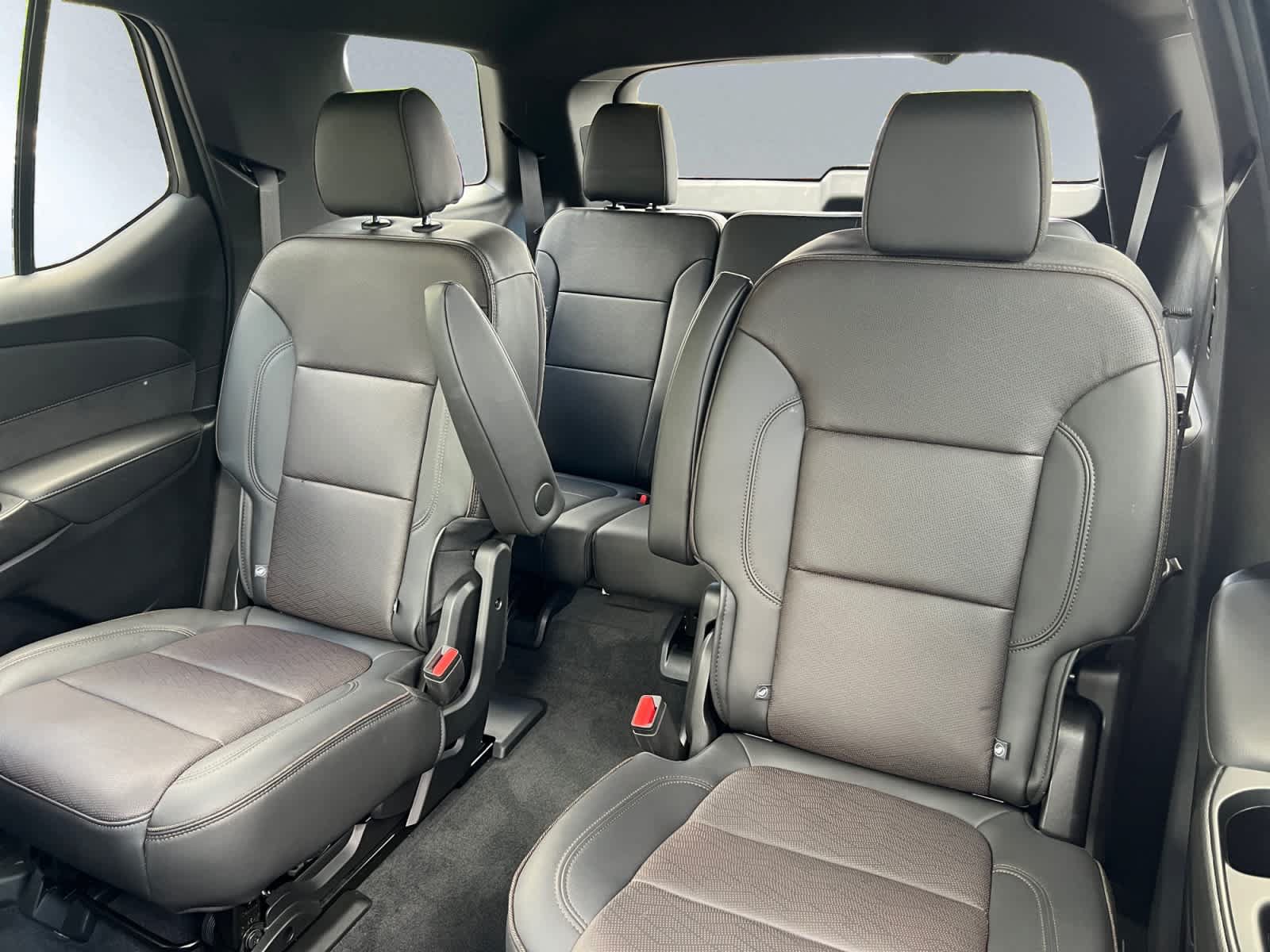Used 2023 Chevrolet Traverse High Country AWD/4WD image 18