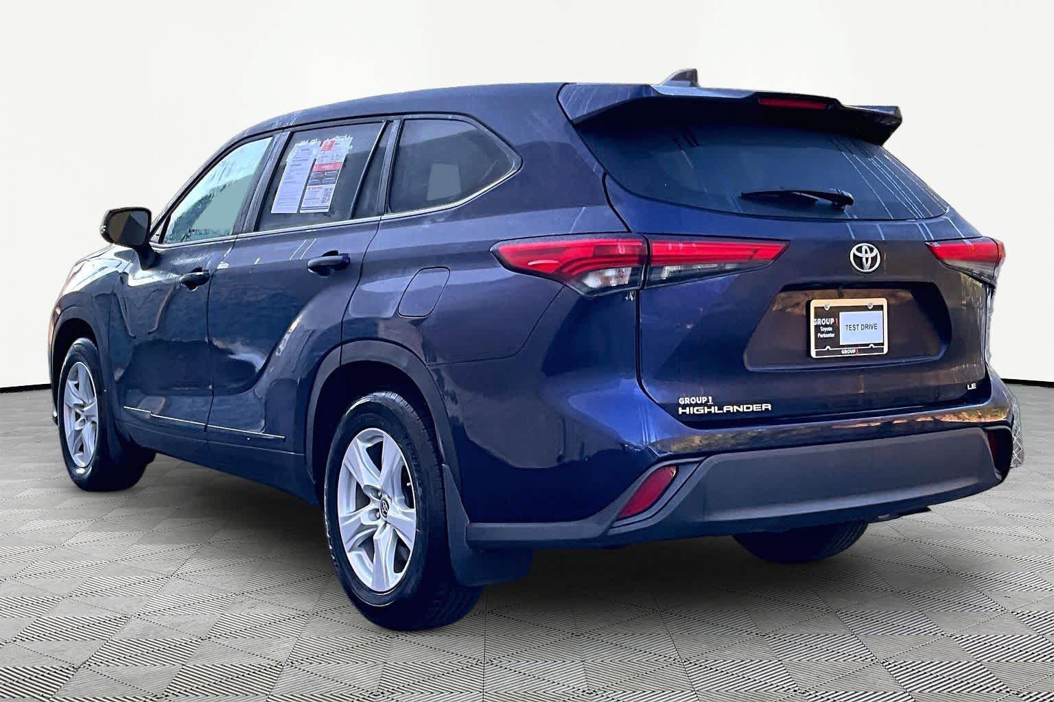 Used 2023 Toyota Highlander LE FWD image 12