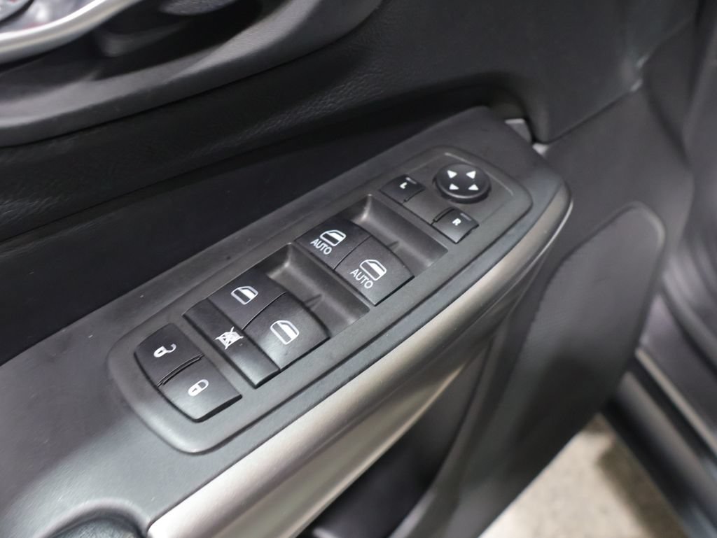 Used 2021 Jeep Cherokee Limited AWD/4WD image 13