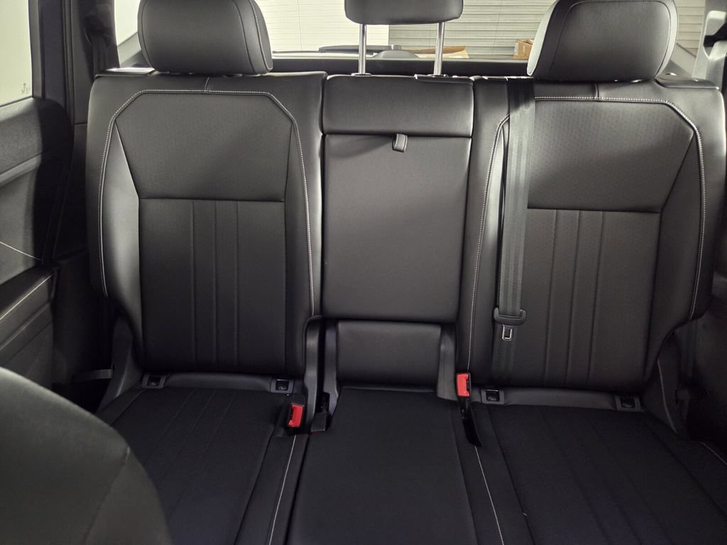 Used 2023 Volkswagen Tiguan SE R-Line FWD image 21