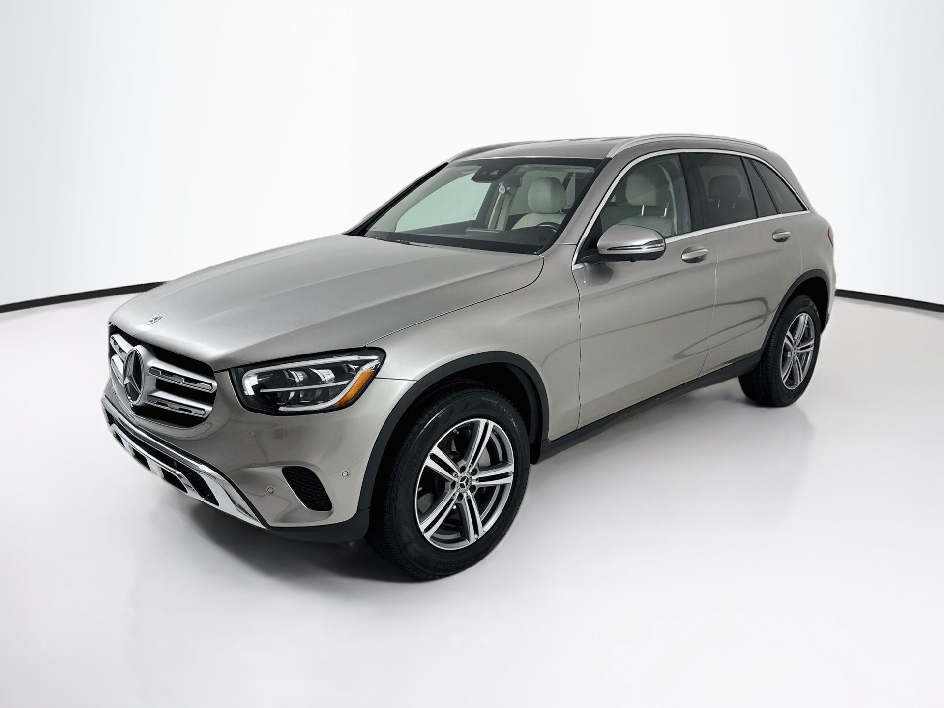 Used 2022 Mercedes-Benz GLC 300 image 3