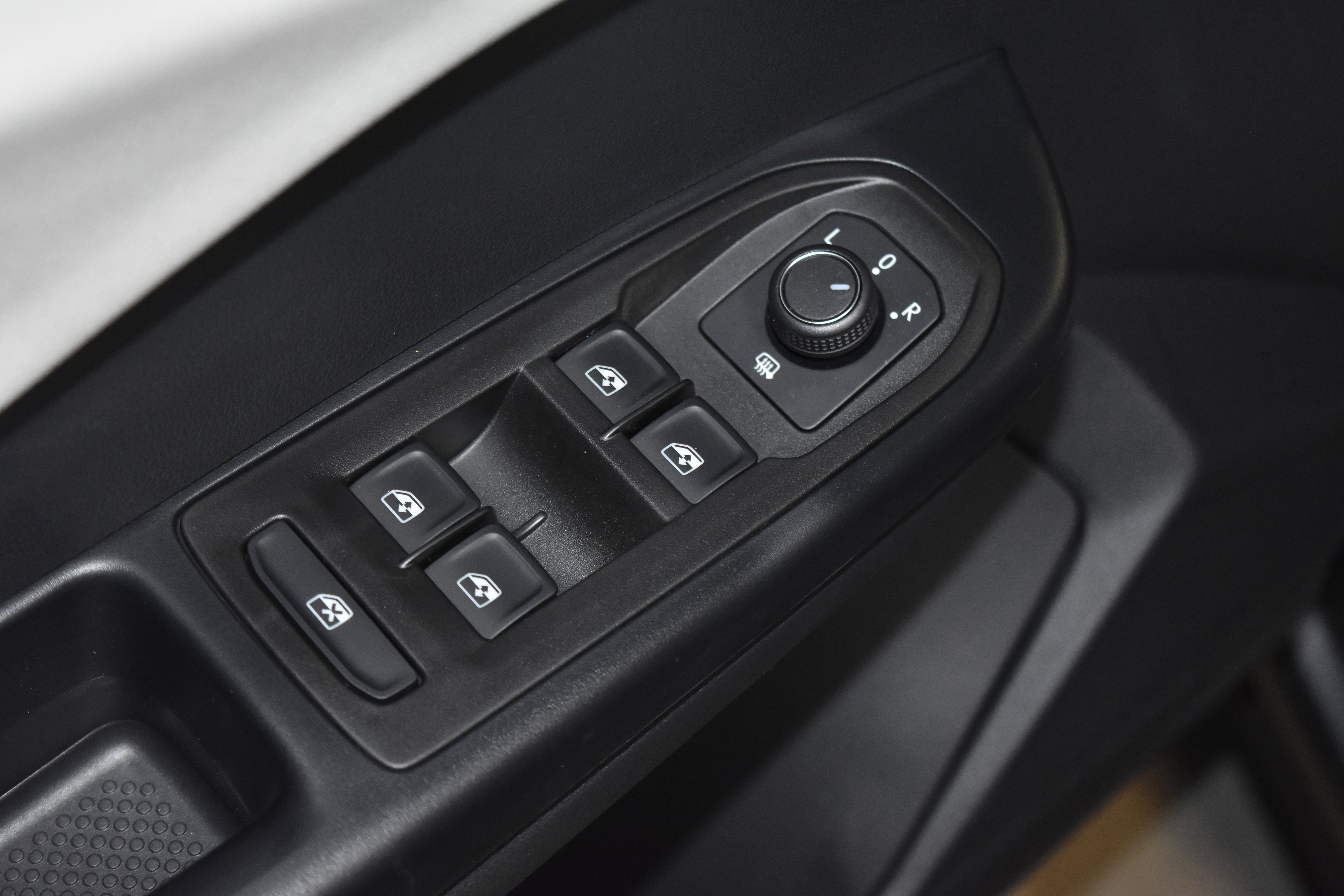 New 2026 Volkswagen Taos S image 4