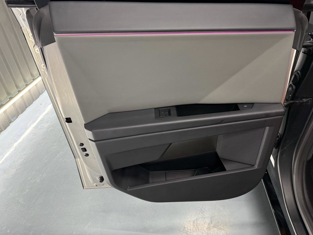 Used 2024 Tesla Cybertruck AWD Crew Cab image 22