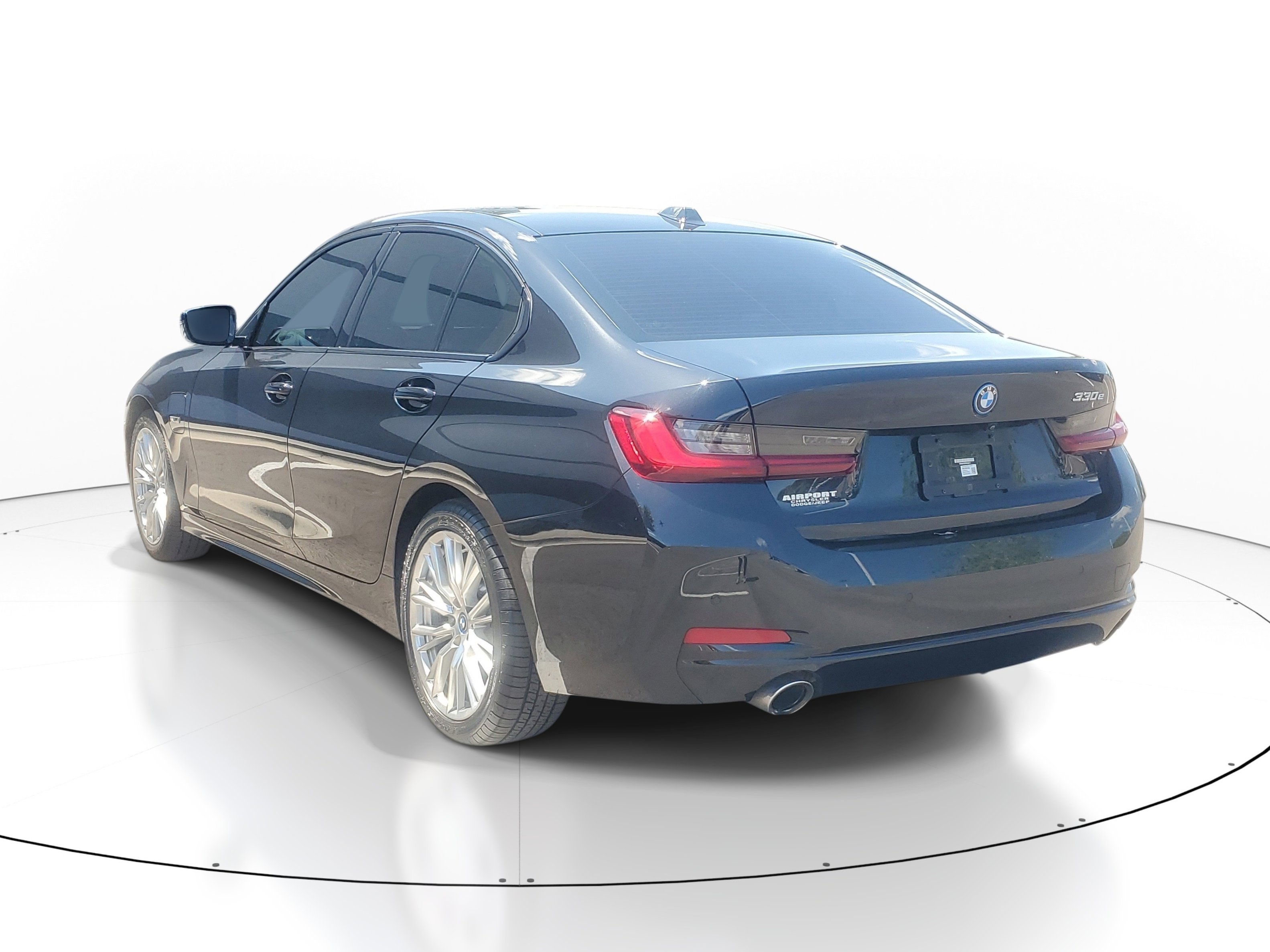Used 2023 BMW 330e w/ Driving Assistance Package RWD image 4