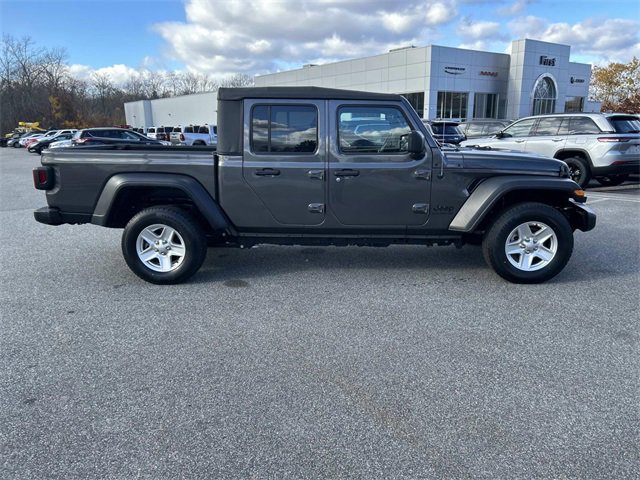Used 2023 Jeep Gladiator Sport image 2