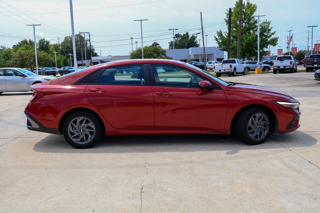 Used 2024 Hyundai Elantra SEL FWD image 21