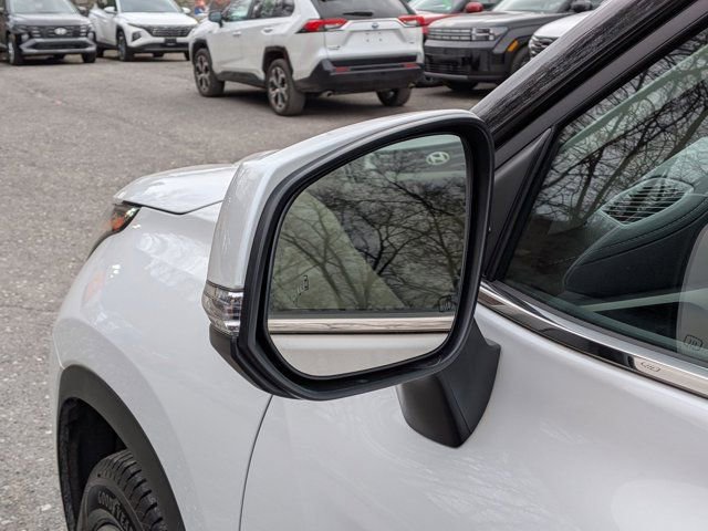 Used 2023 Toyota Highlander Limited image 11