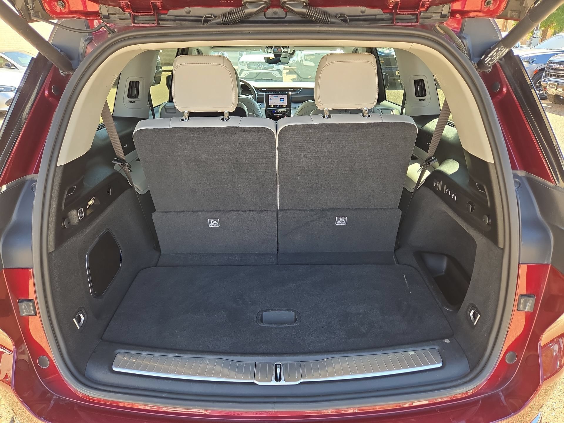 Used 2022 Jeep Grand Cherokee L Overland RWD image 12