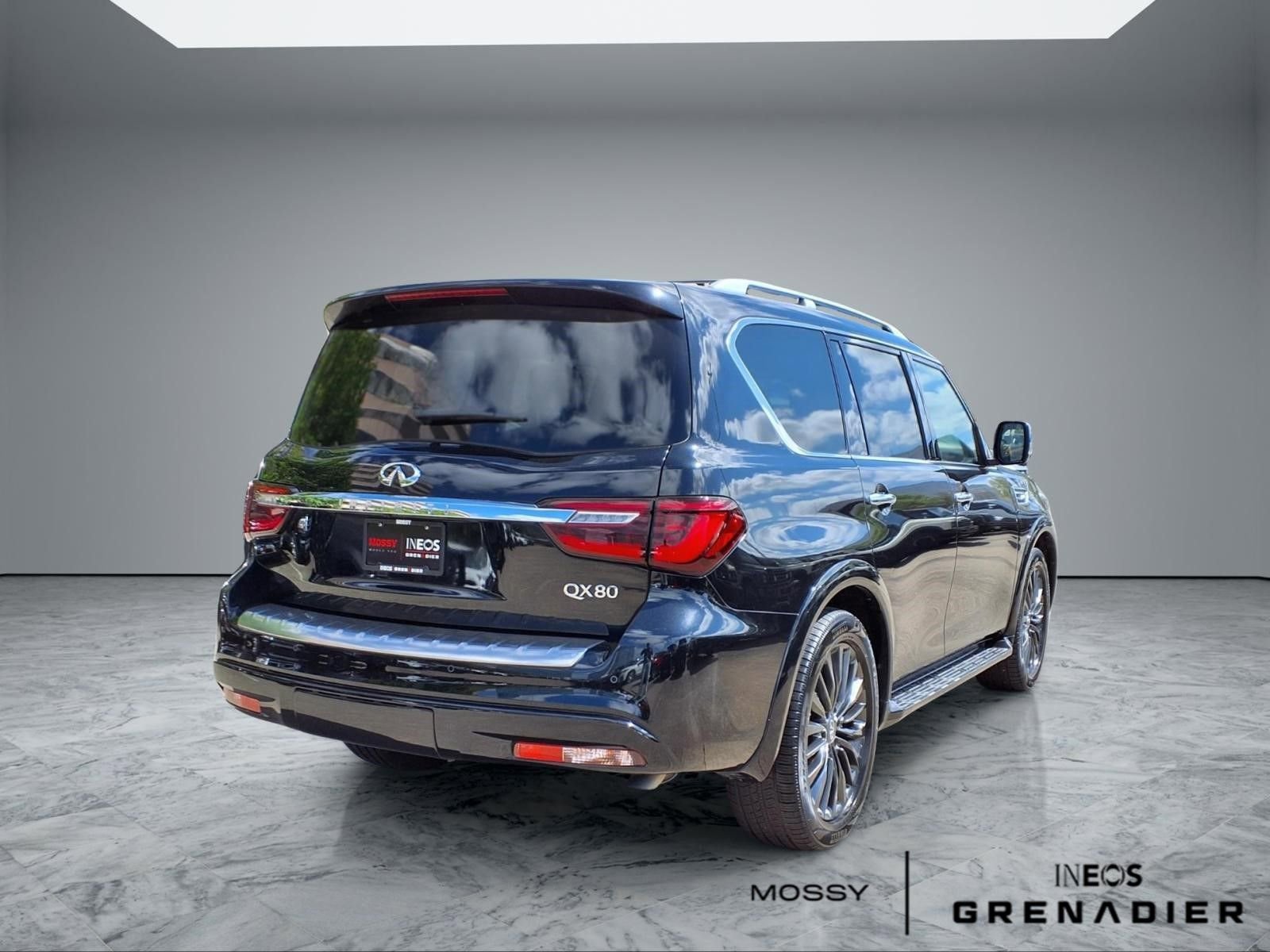 Used 2022 INFINITI QX80 Sensory w/ Cargo Package RWD image 7