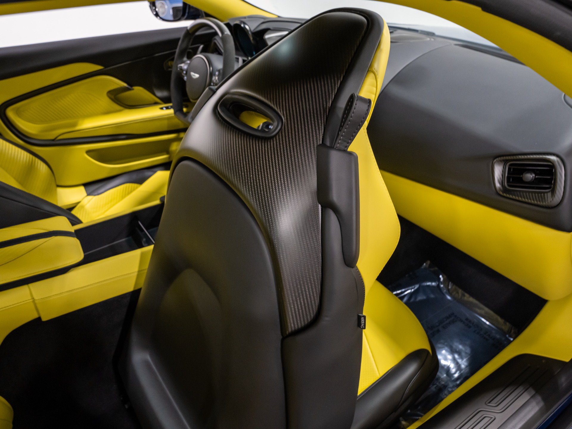 Used 2023 Aston Martin DBS Coupe RWD image 85