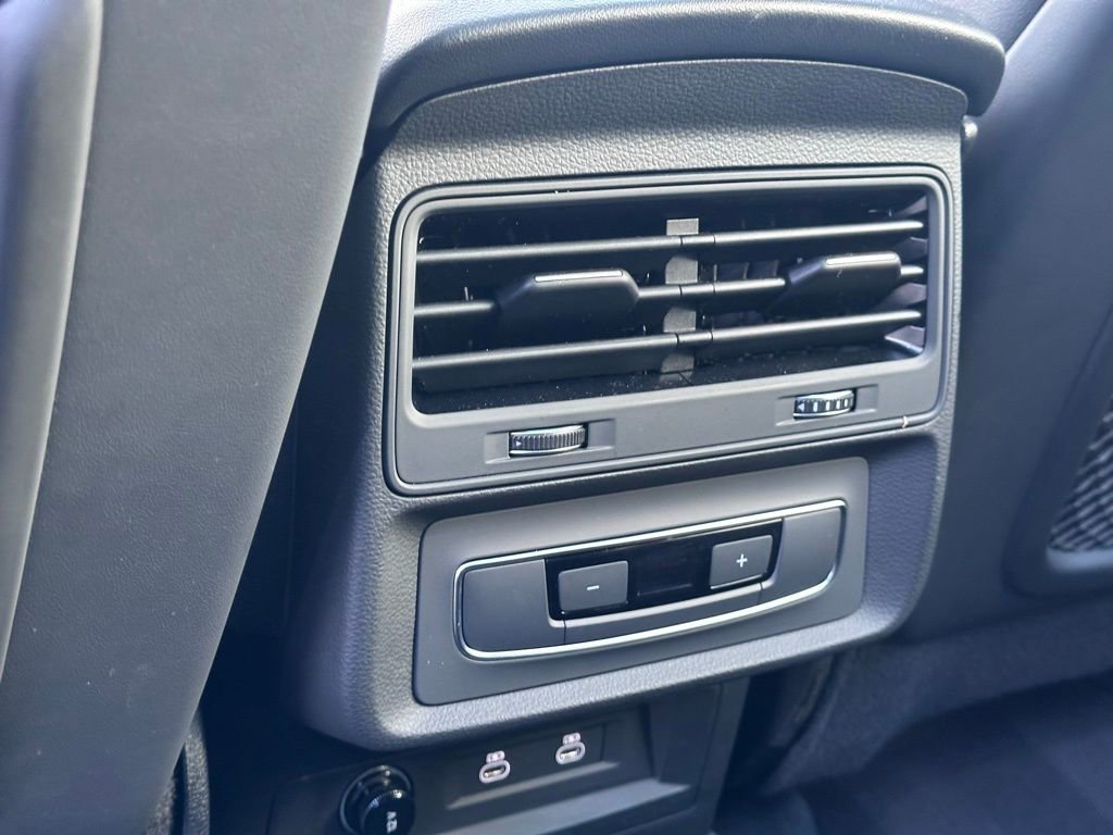 Certified 2025 Audi Q7 2.0T Premium w/ Convenience Plus Package image 19