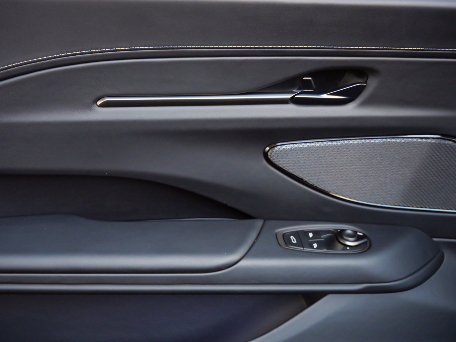 New 2026 Aston Martin V8 Vantage S RWD image 21