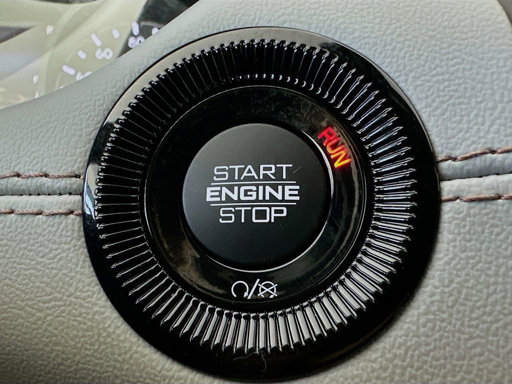 Used 2025 Jeep Compass Limited AWD/4WD image 27