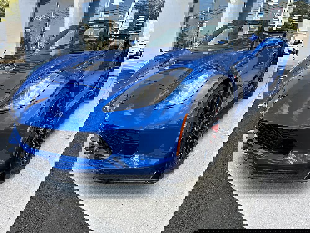 Used 2015 Chevrolet Corvette Z06 w/ 3LZ Preferred Equipment Group image 3